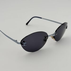 Occhiali da Sole Chanel Rimless d'Epoca – Silhouette Ovale Drop & Blue-Silver Hardware