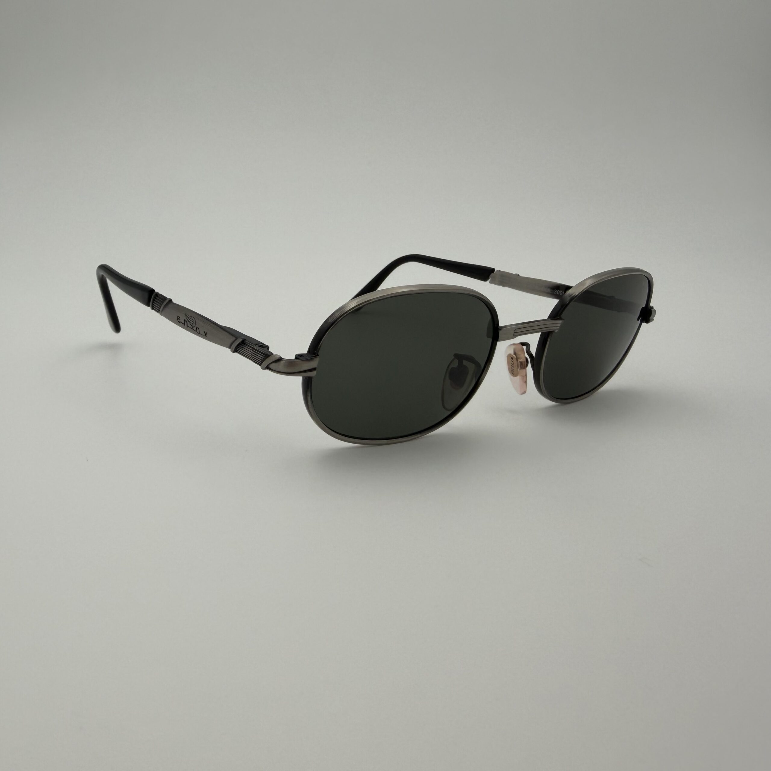 Enox Eyewear Vintage 90s – Modello Ovale Industrial in Metallo Gunmetal - immagine 2
