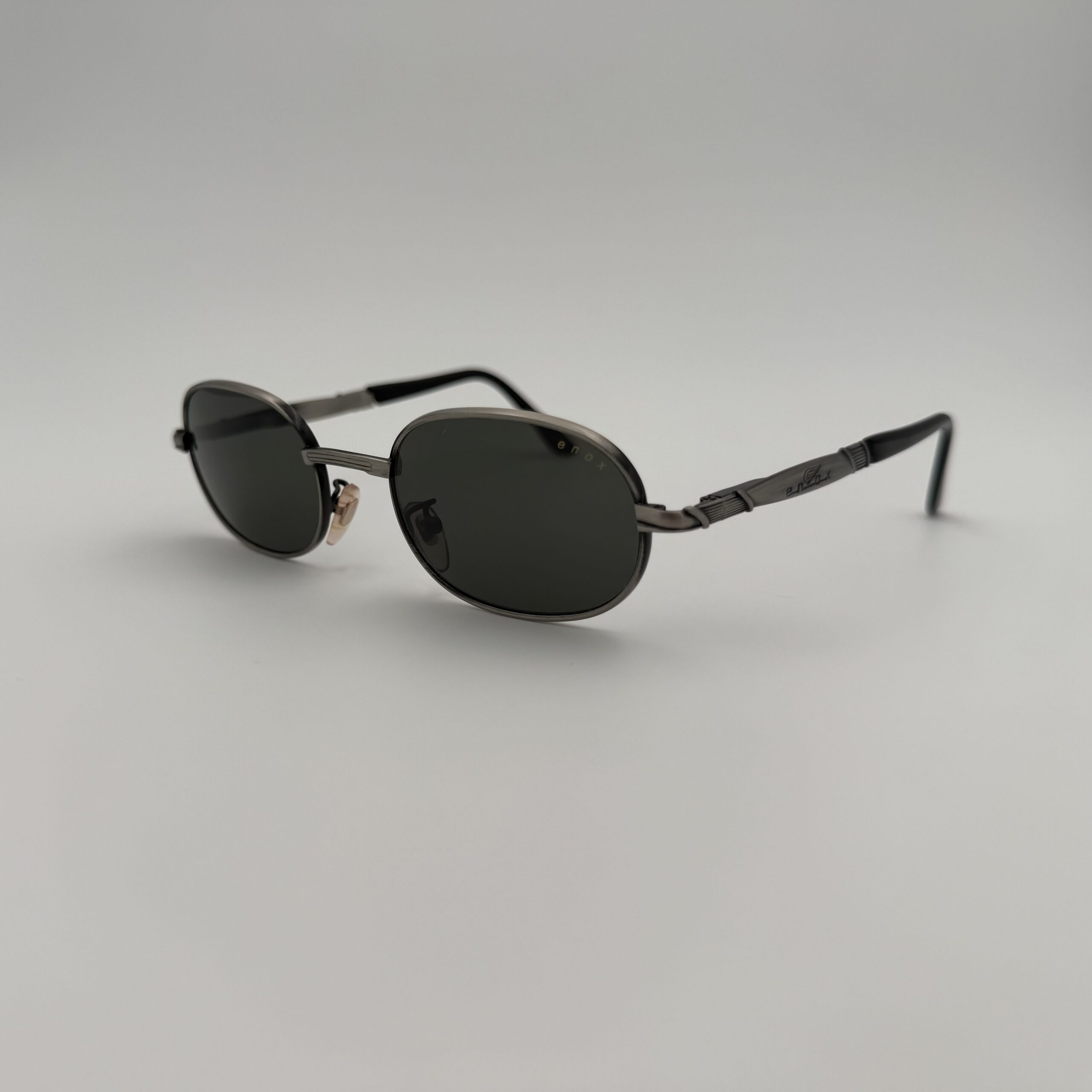 Enox Eyewear Vintage 90s – Modello Ovale Industrial in Metallo Gunmetal - immagine 3