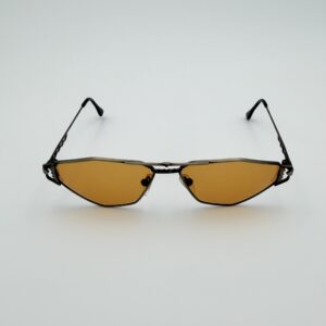 Occhiali da Sole Vintage Cat-Eye Geometrici – Finitura Gunmetal e Lenti Ambrate